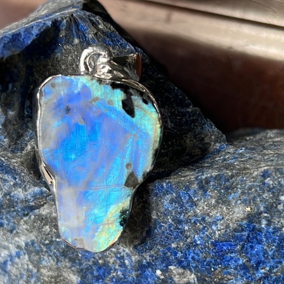 BLACK TOURMALINE IN RAINBOW MOONSTONE 925 STERLING SILVER PENDANT - Picture 7 of 7